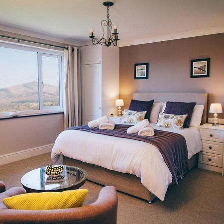 Ferlas Bed And Breakfast Penrhyndeudreath Eksteriør bilde