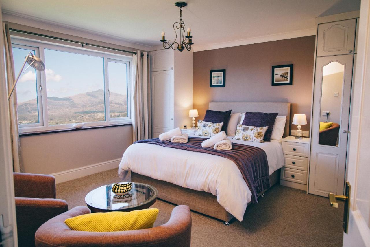 Ferlas Bed And Breakfast Penrhyndeudreath Eksteriør bilde