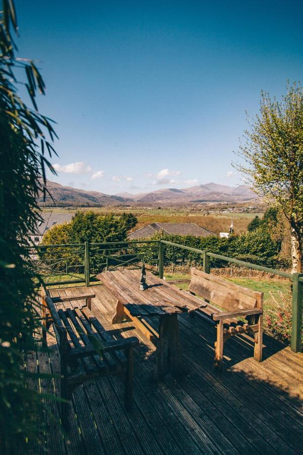 Ferlas Bed And Breakfast Penrhyndeudreath Eksteriør bilde