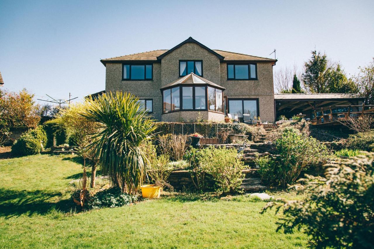 Ferlas Bed And Breakfast Penrhyndeudreath Eksteriør bilde