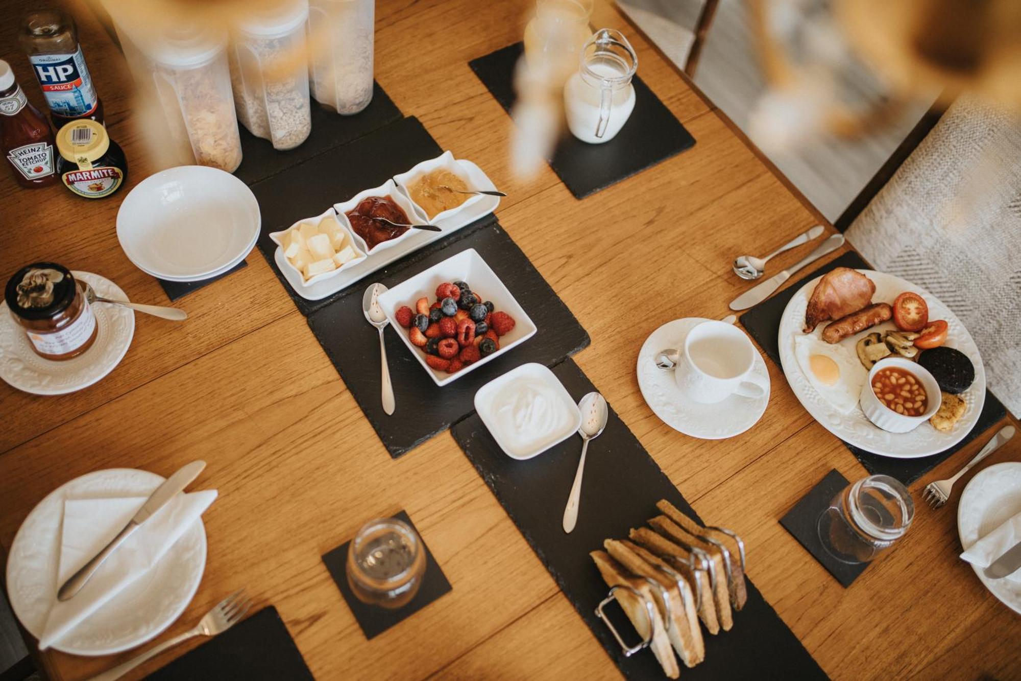 Ferlas Bed And Breakfast Penrhyndeudreath Eksteriør bilde