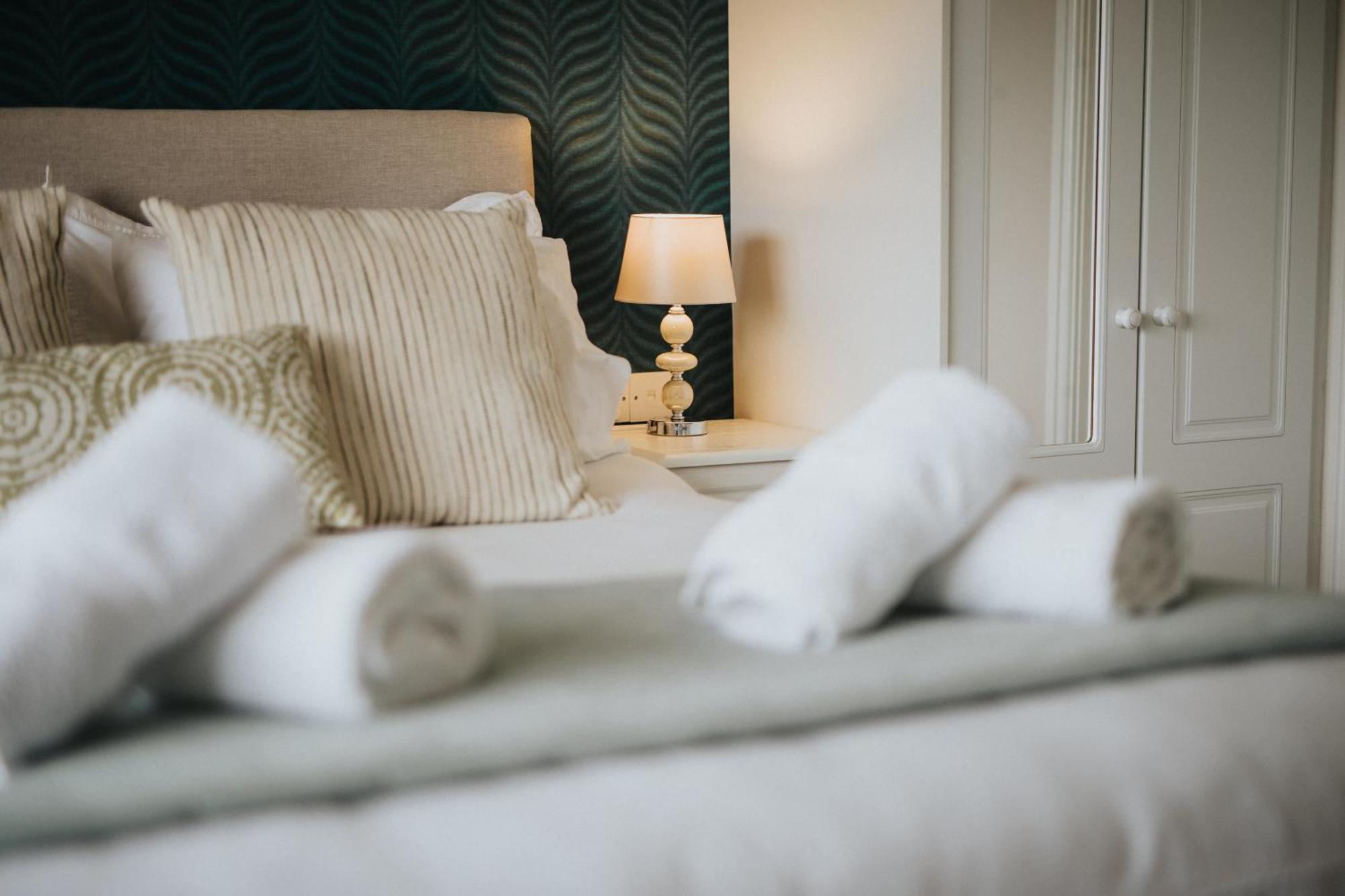Ferlas Bed And Breakfast Penrhyndeudreath Eksteriør bilde